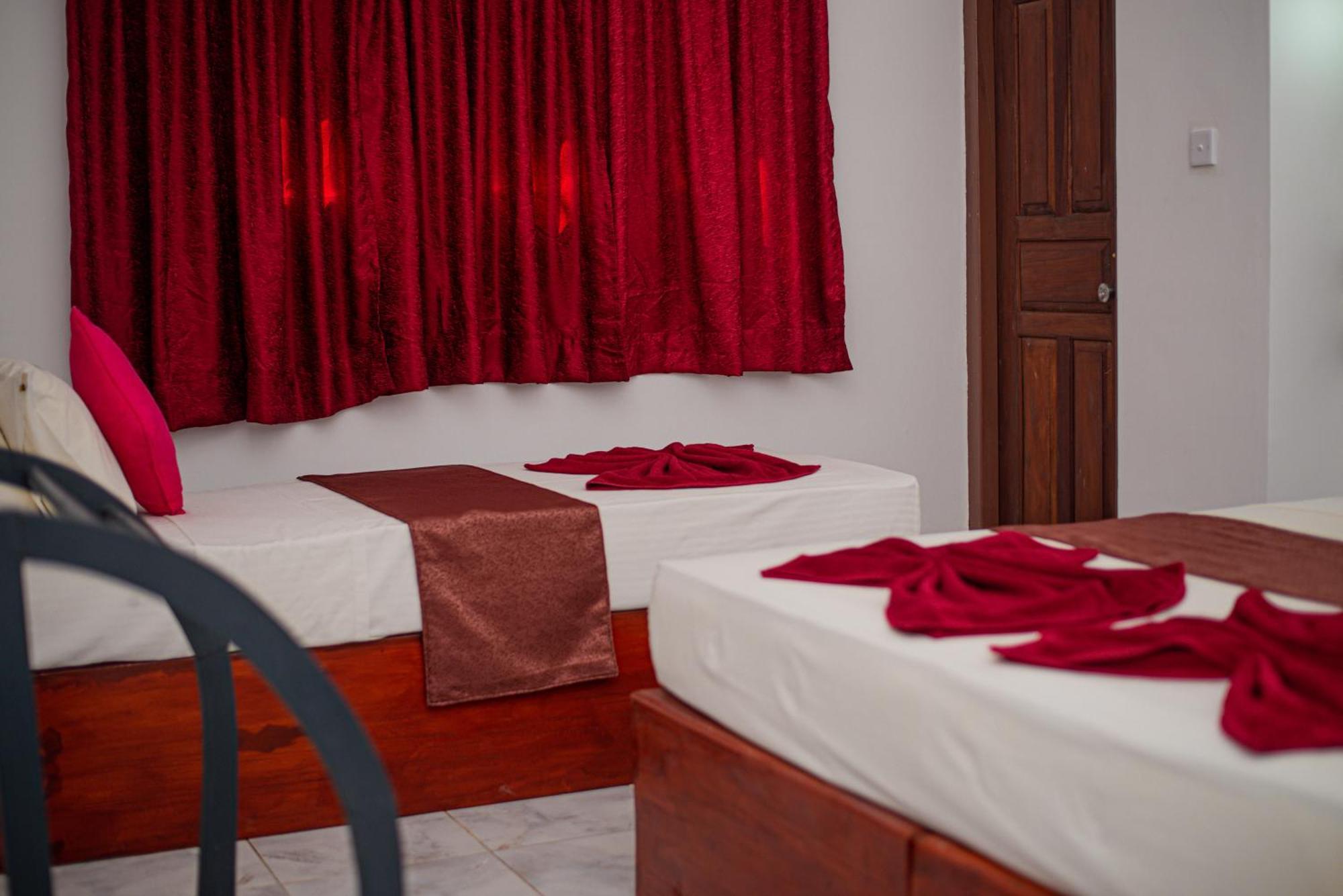 Sundowners Guesthouse Hikkaduwa Quarto foto