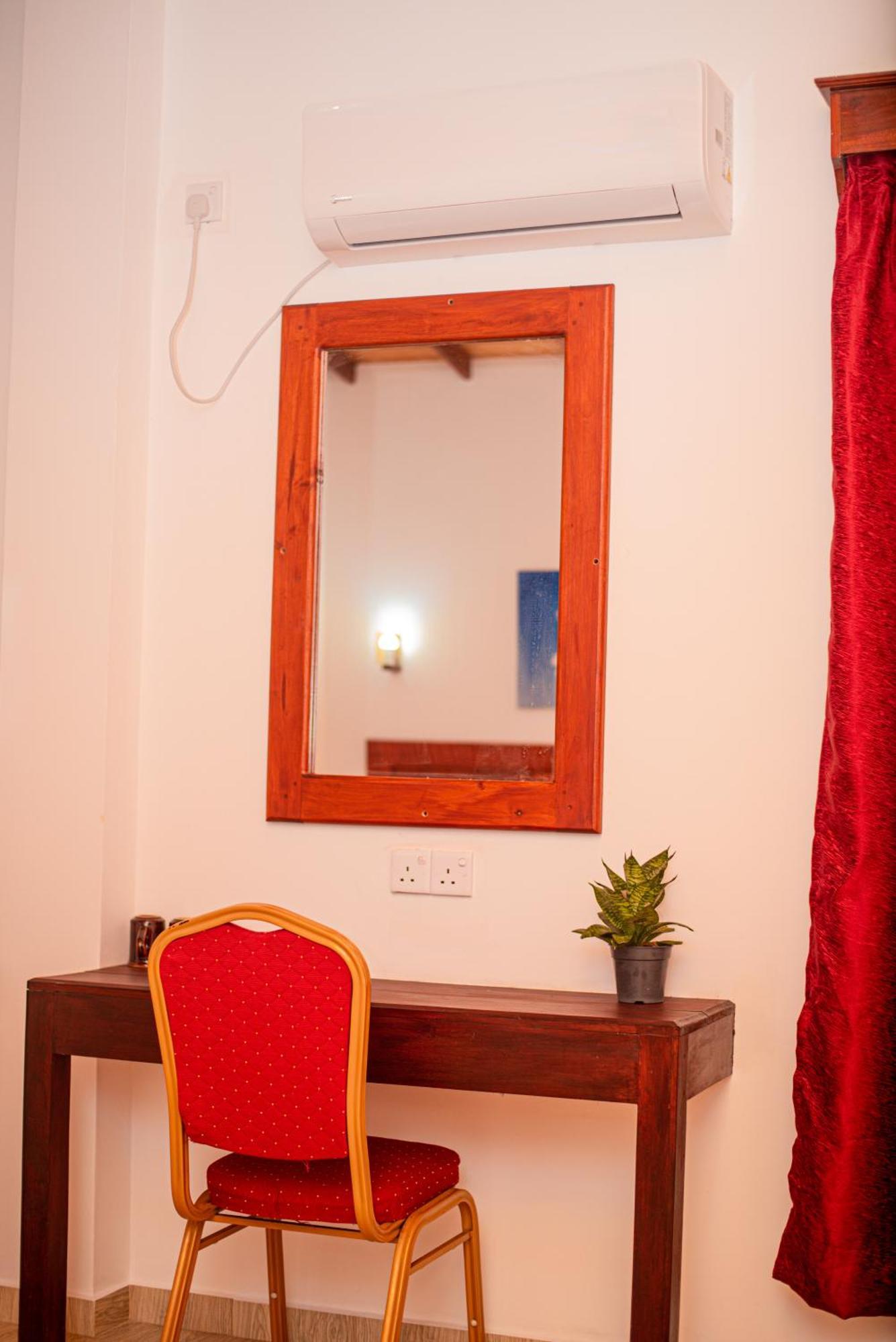 Sundowners Guesthouse Hikkaduwa Exterior foto